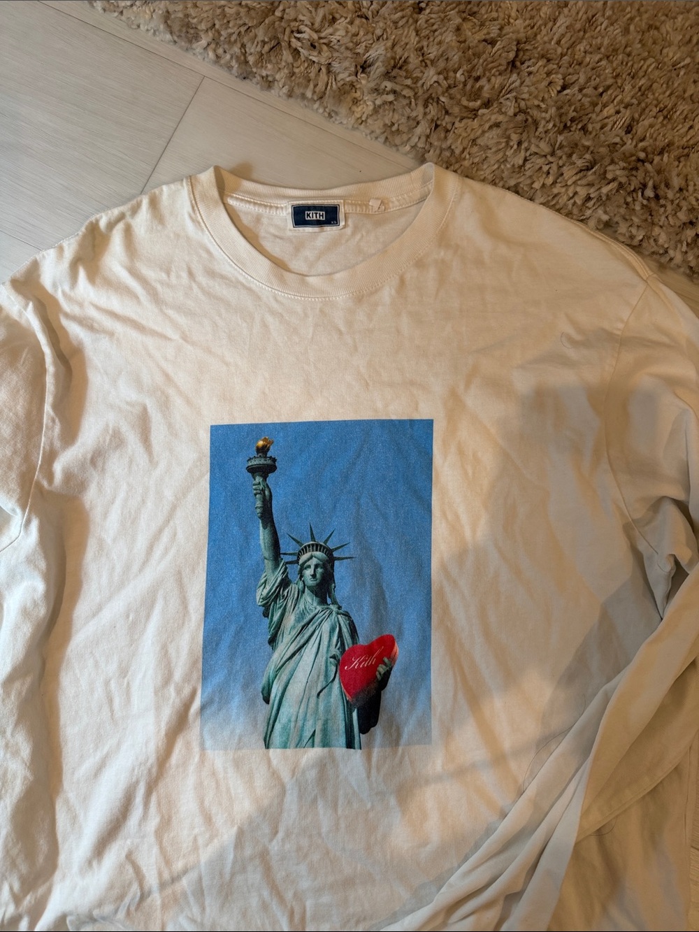 Kith White Long-Sleeve Statue of Liberty Graphic Tee with Red Heart